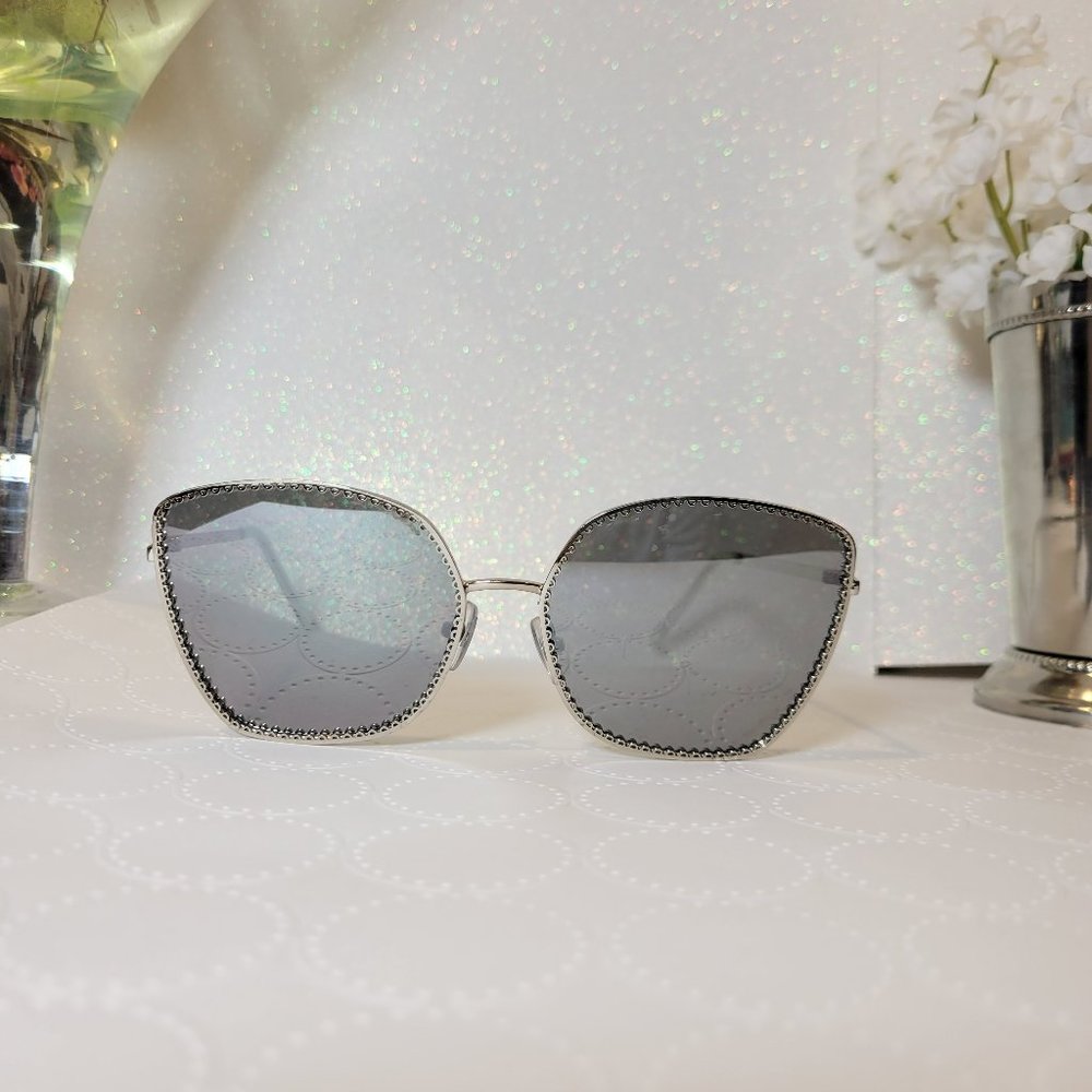 Foster Grant Silver Dotted Scalloped Rim Sunglasses Sunnies
